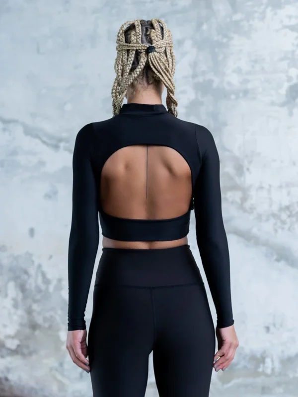 Helanke sa visokim strukom – Eternal Black